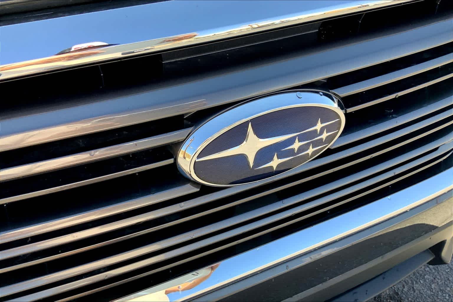 Used 2020 Magnetite Gray Metallic Subaru Limited image 28