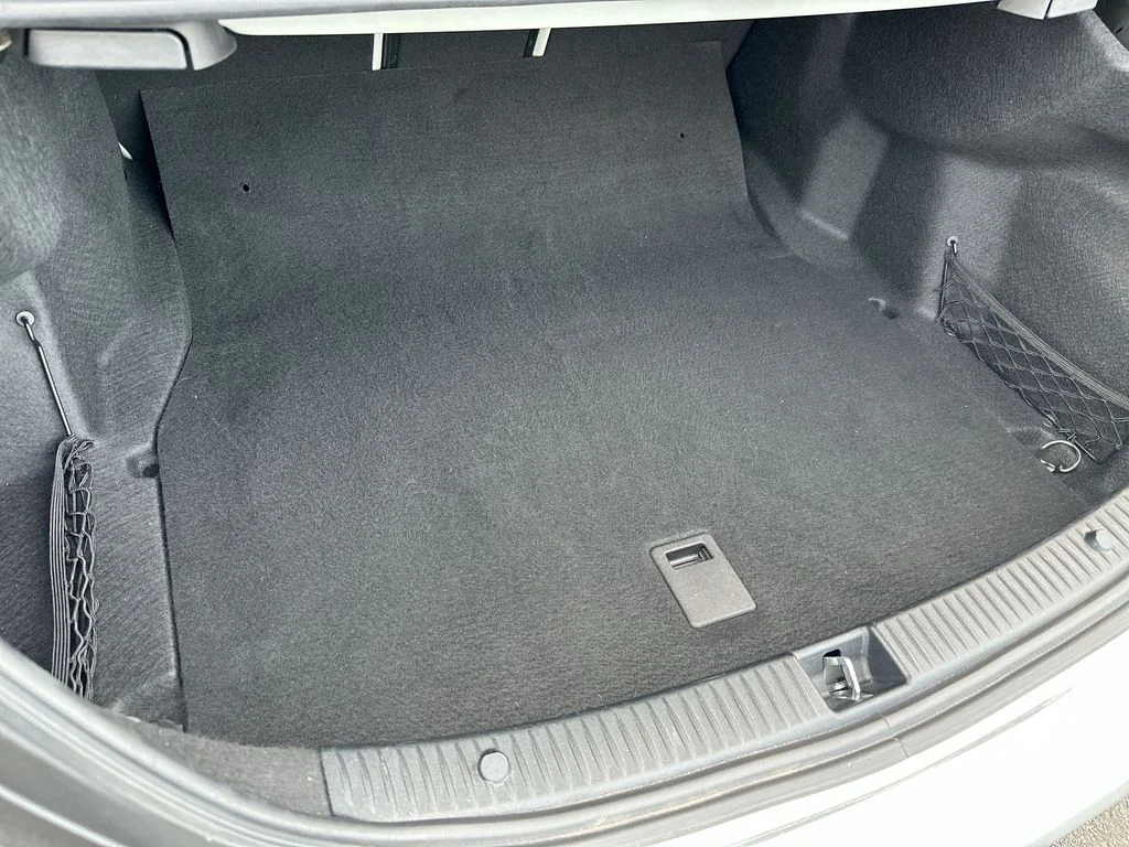Used 2016 Silver Mercedes-Benz C 300 image 12