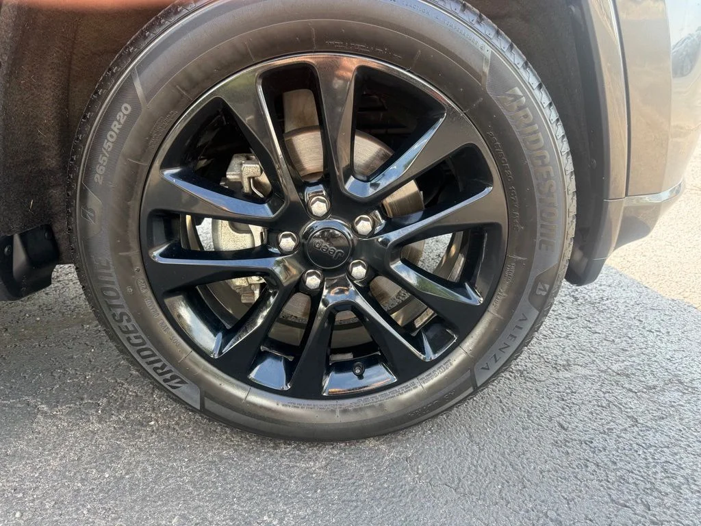 Used 2018 Gray Jeep Altitude image 53