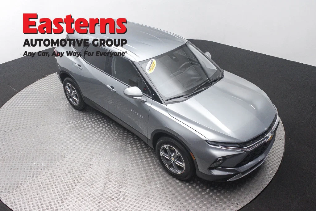 Used 2025 Gray Chevrolet LT image 3