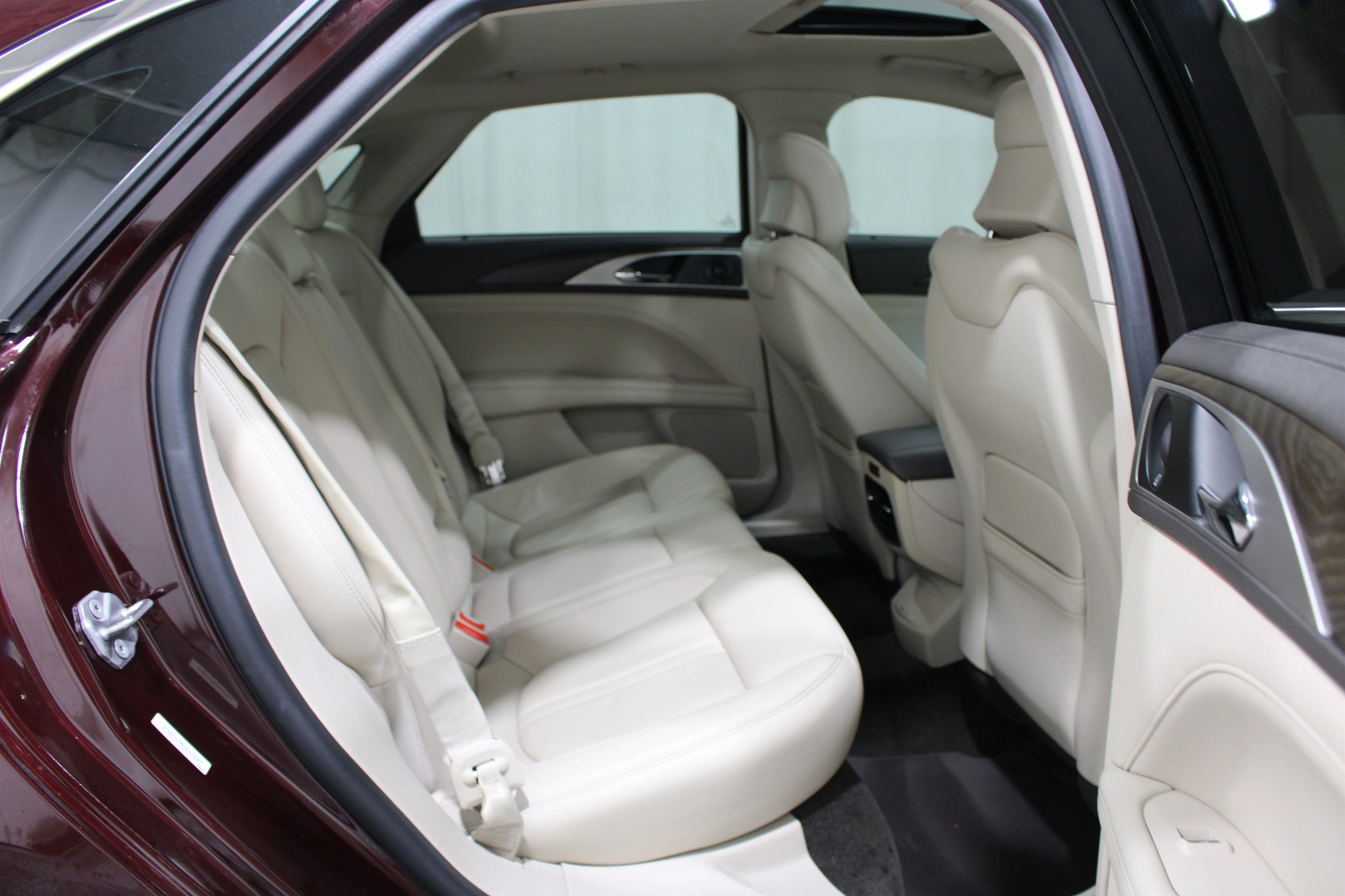 Used 2018 Burgundy Velvet Metallic Tinted Clearcoat Lincoln Select image 25