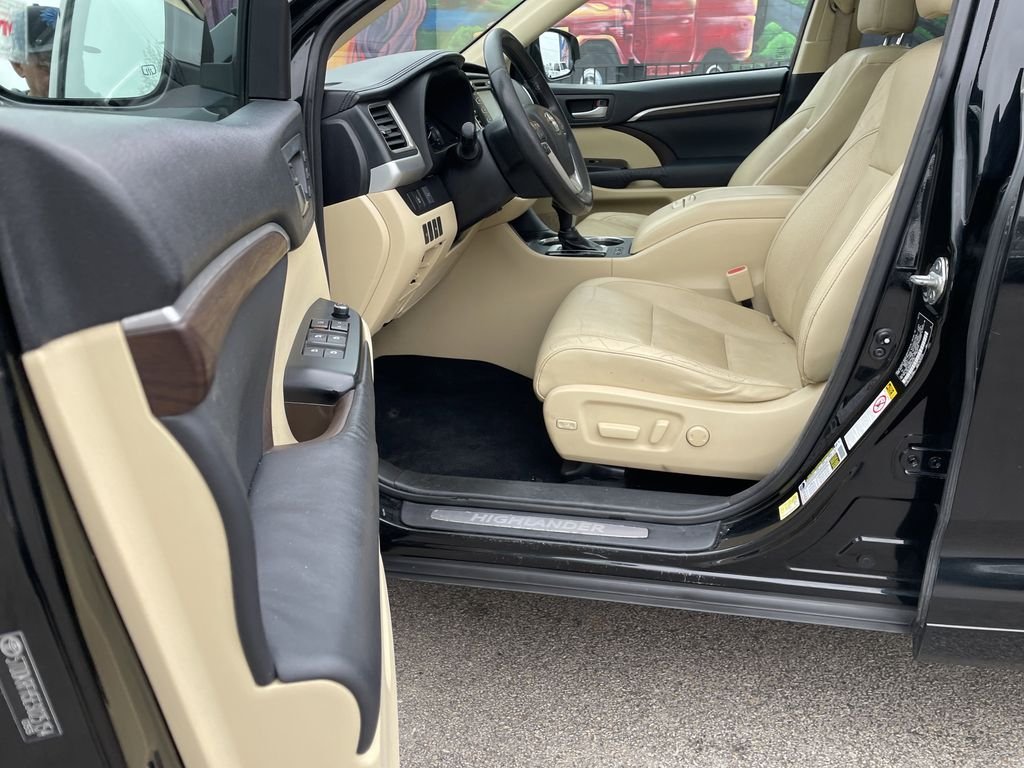 Used 2014 Black Toyota Limited image 13