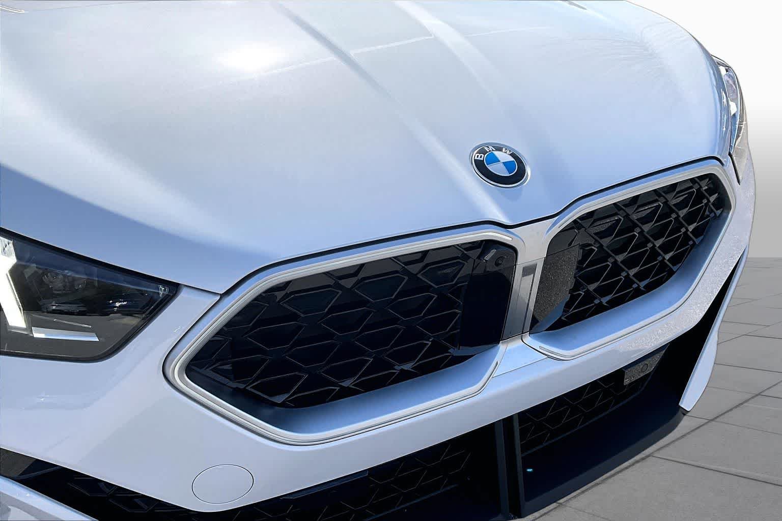 Used 2026 Mineral White Metallic BMW xDrive28i image 32