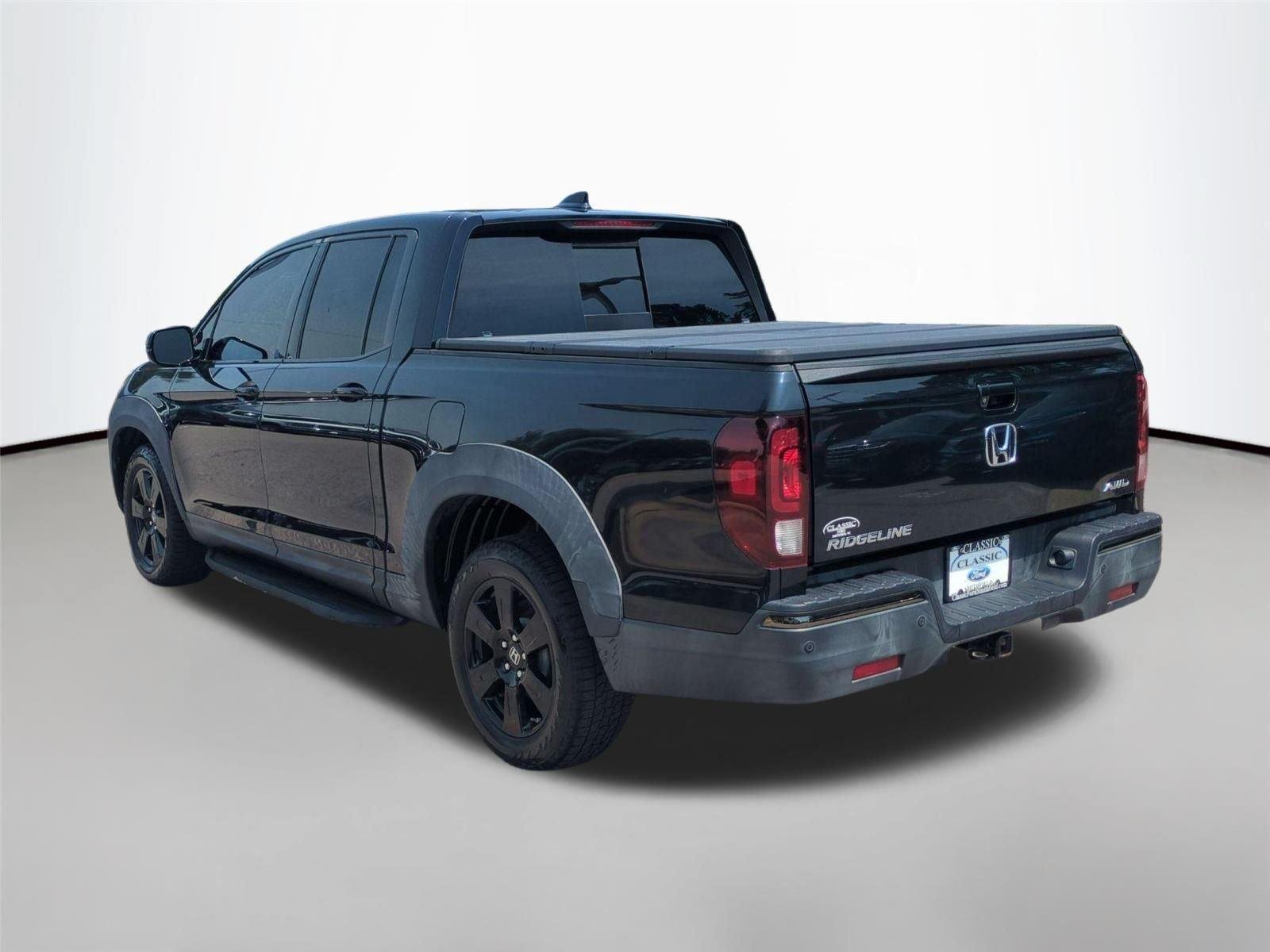 Used 2017 Crystal Black Pearl Honda Black Edition image 3