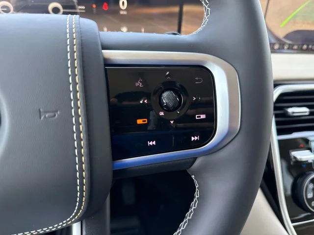 New 2026 Everest White TriCoat / Super Black Two-tone Nissan Platinum Reserve image 32