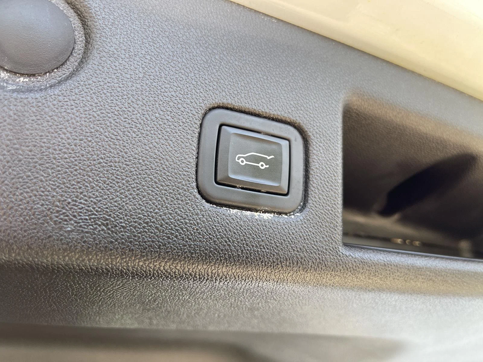Used 2024 Summit White Chevrolet LT image 39