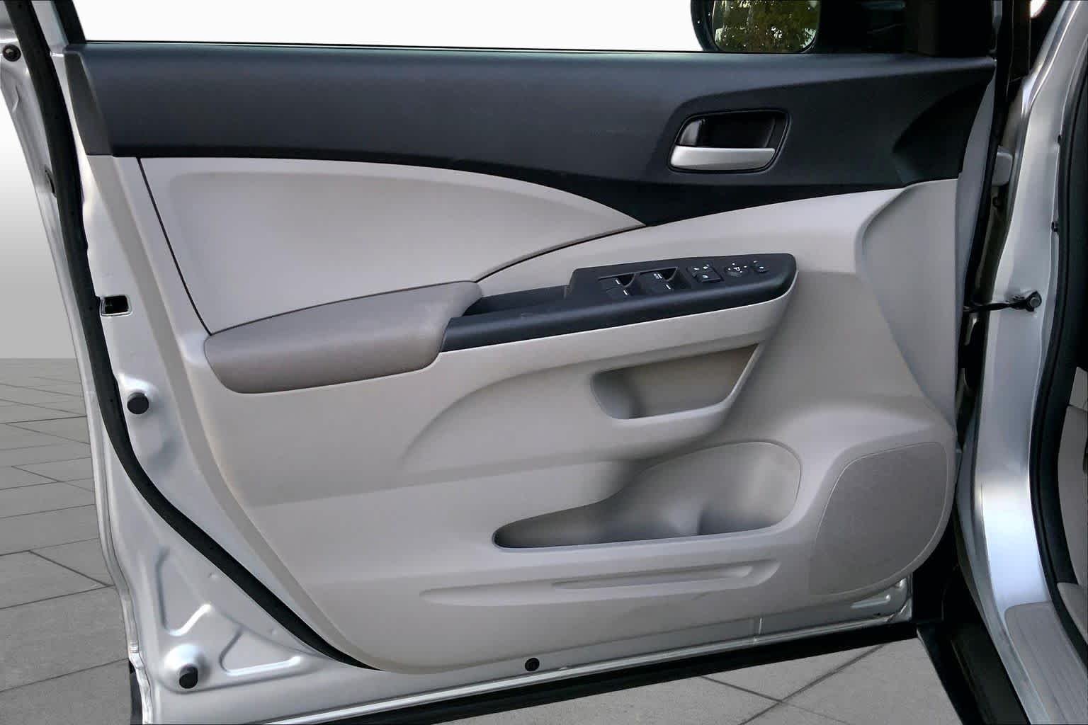 Used 2014 Alabaster Silver Metallic Honda LX image 19