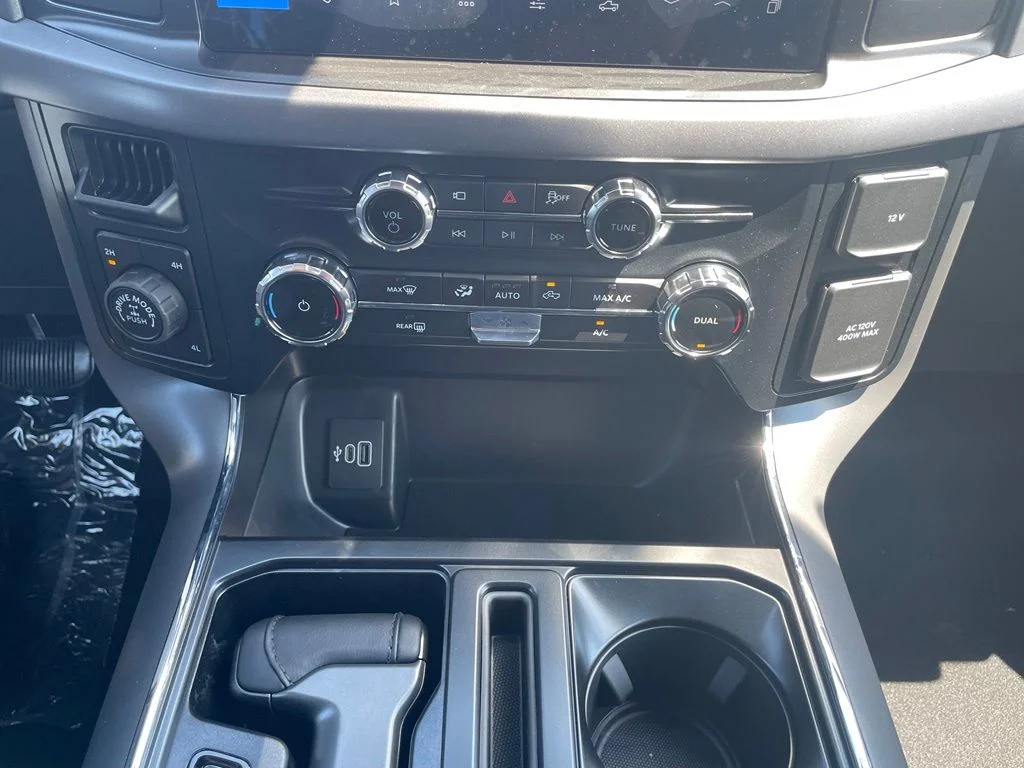 Used 2026 Oxford White Ford XLT image 21