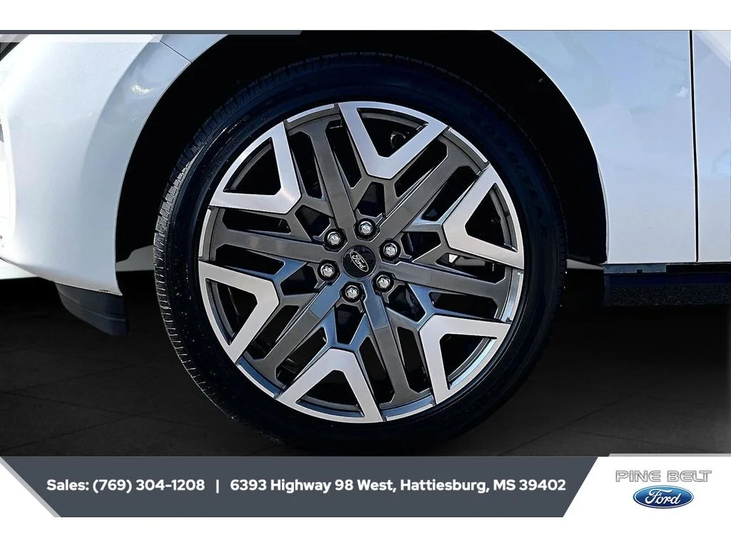 New 2026 Star White Metallic Tri-Coat Ford MAX Platinum® image 7