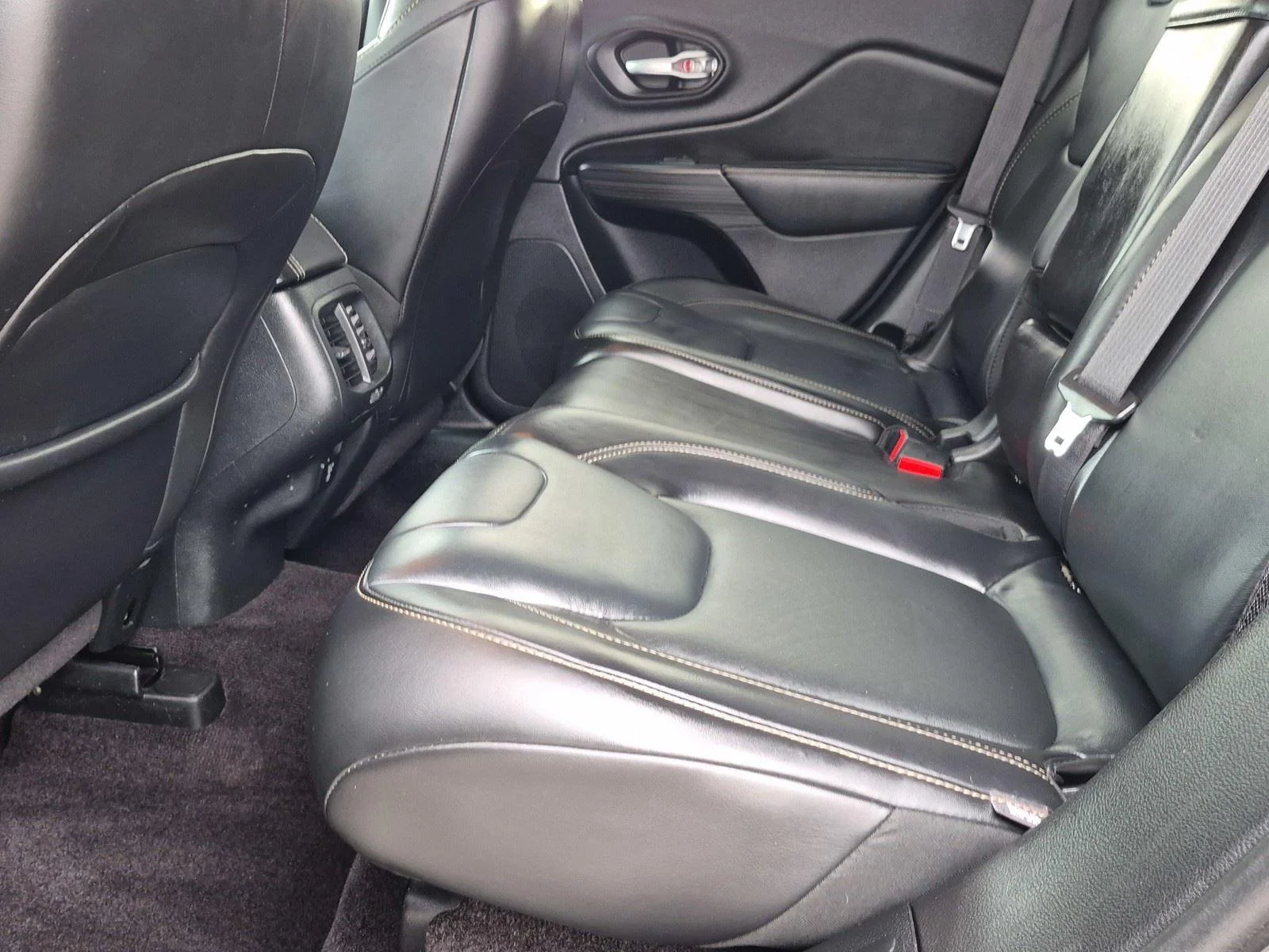 Used 2016 Granite Crystal Metallic Clearcoat Jeep Limited image 17