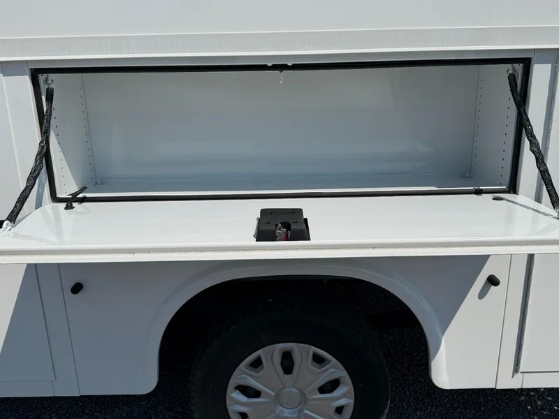 New 2026 Oxford White Ford Low KUV image 7