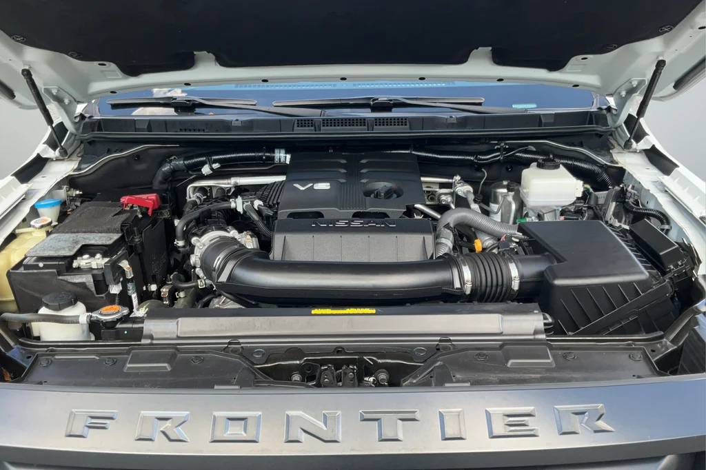 Used 2023 White Nissan PRO-X image 23