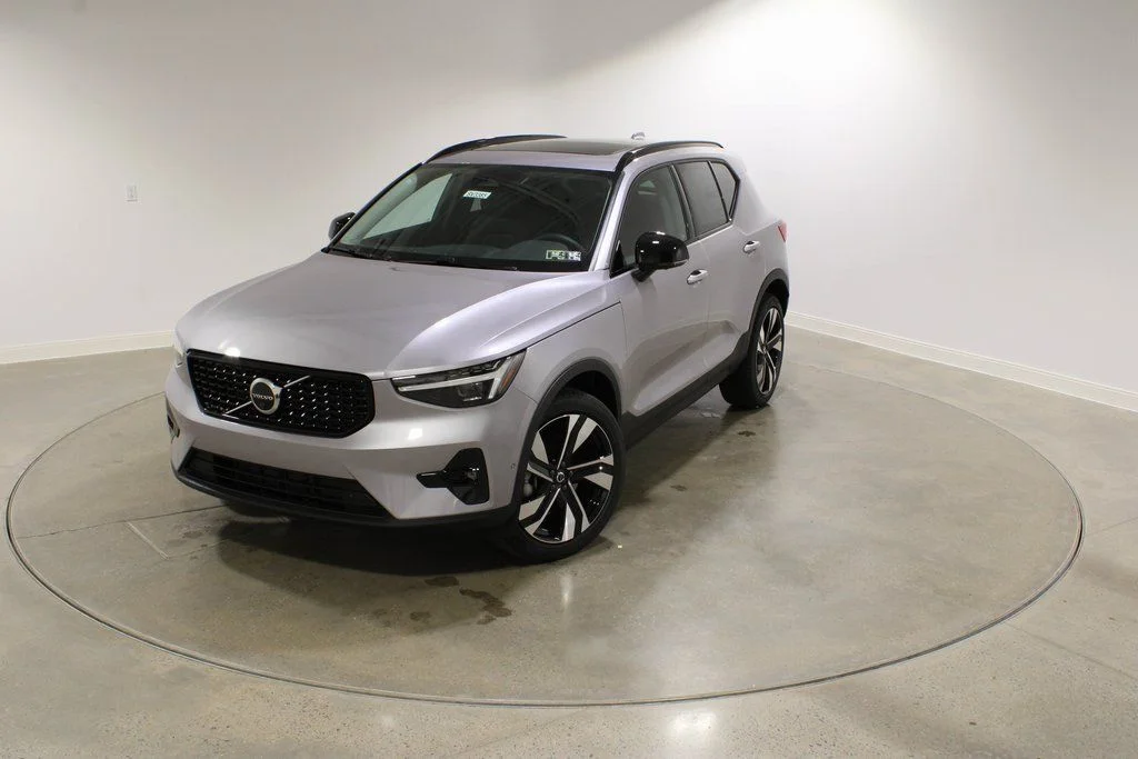 2026 Volvo XC40 B5 Ultra Dark AWD's photo
