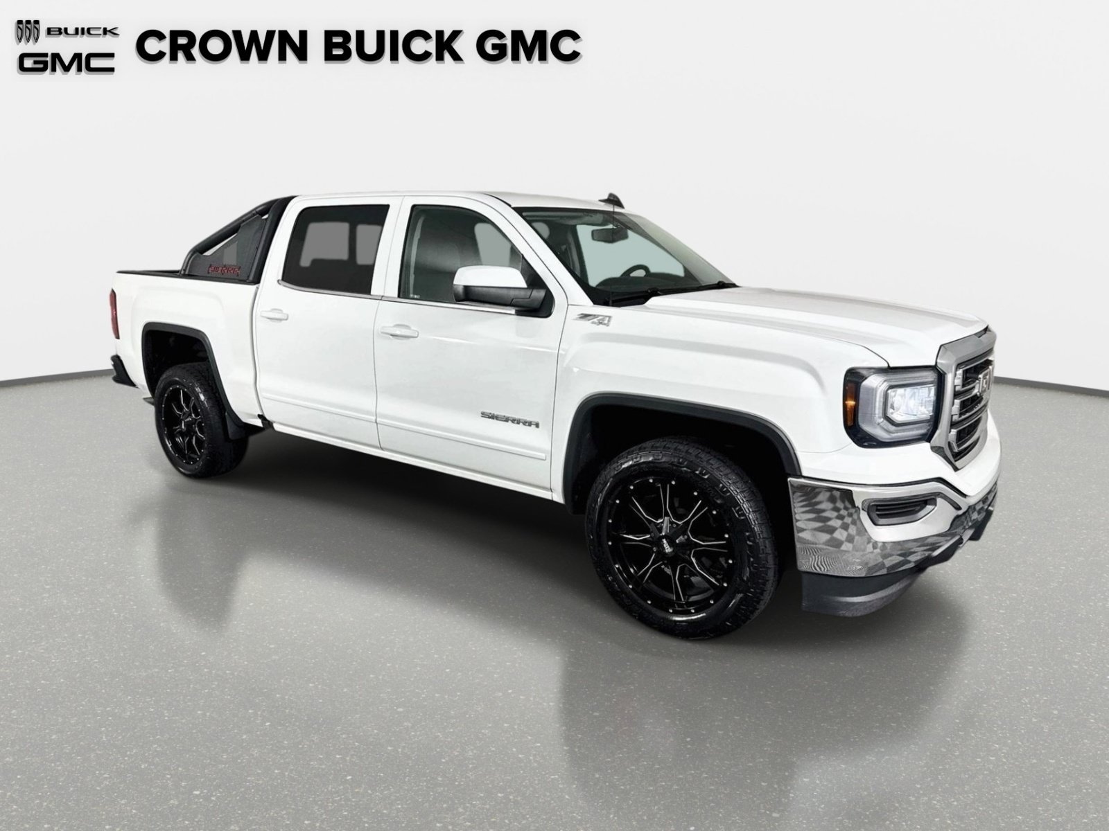 Used 2018 Summit White GMC SLE image 3