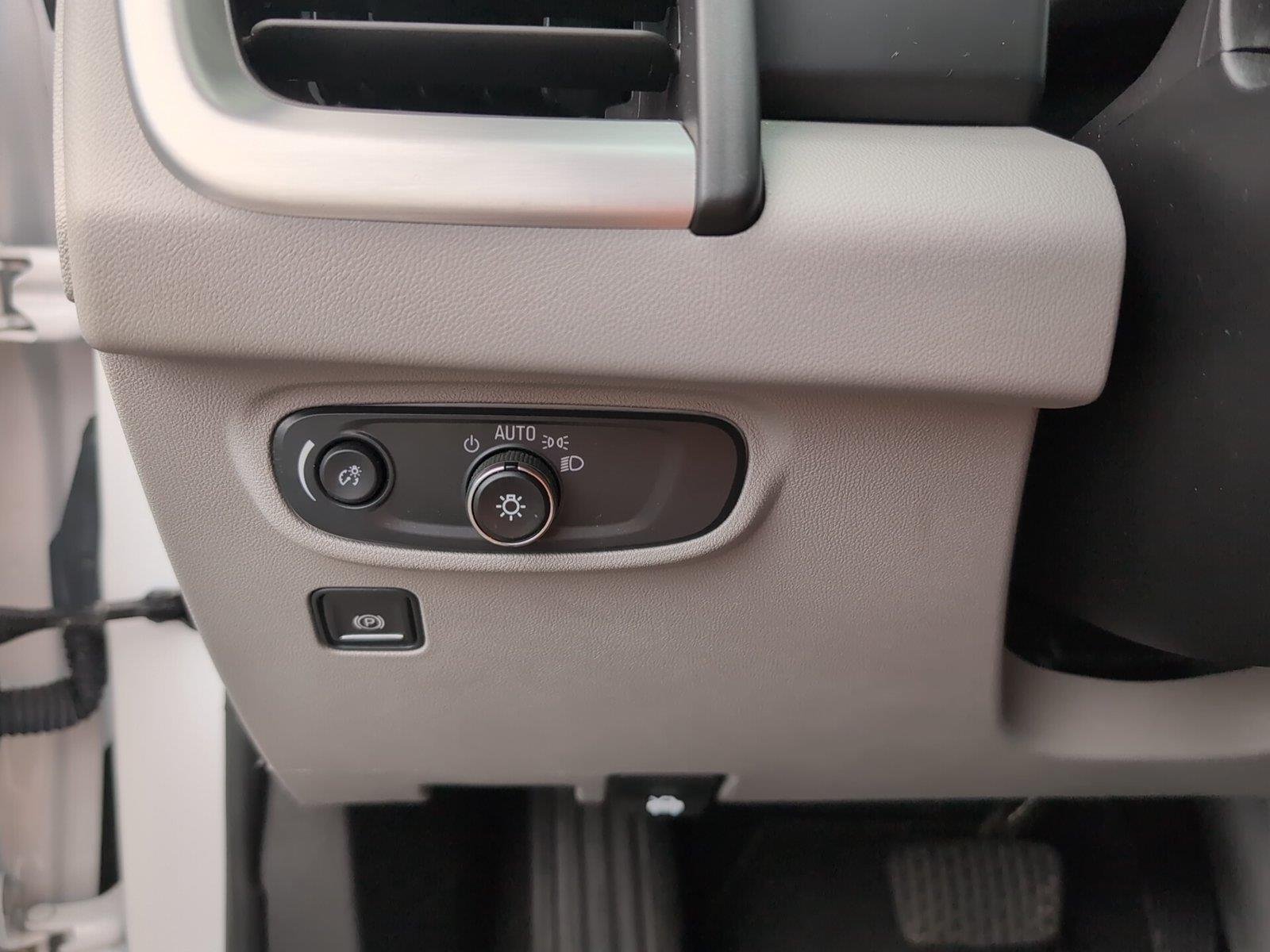 Used 2024 Summit White GMC SLE image 28