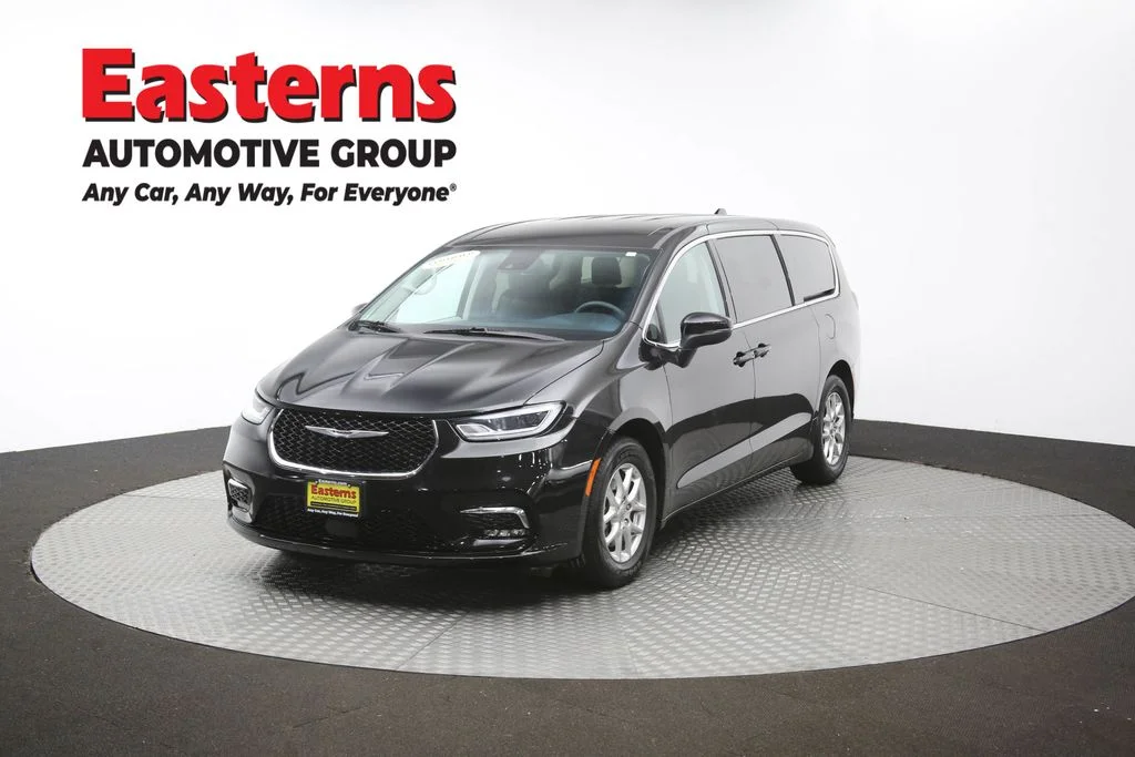 Used 2023 Black Chrysler Touring L image 55