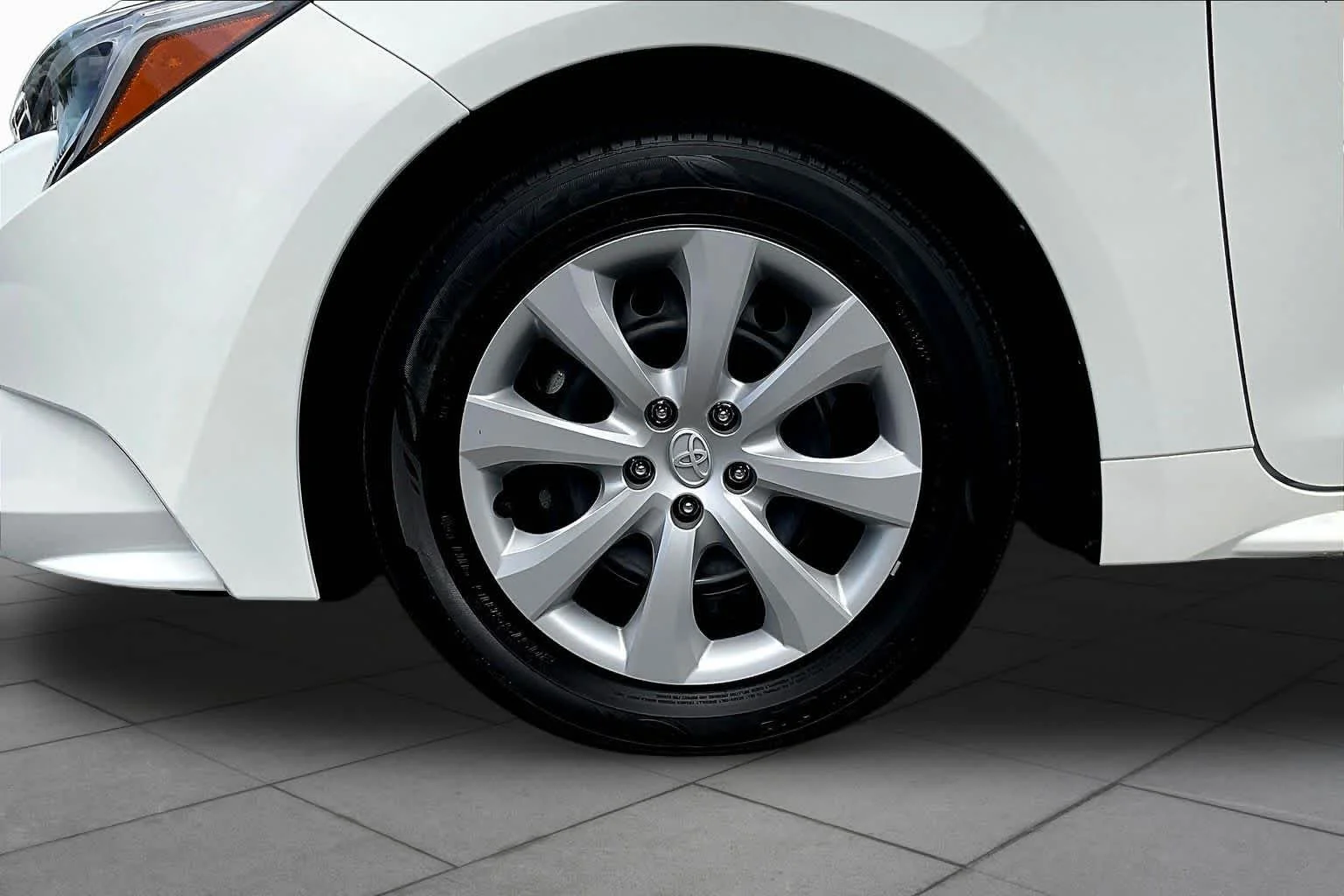 Used 2026 Ice Cap Toyota Hybrid LE image 11
