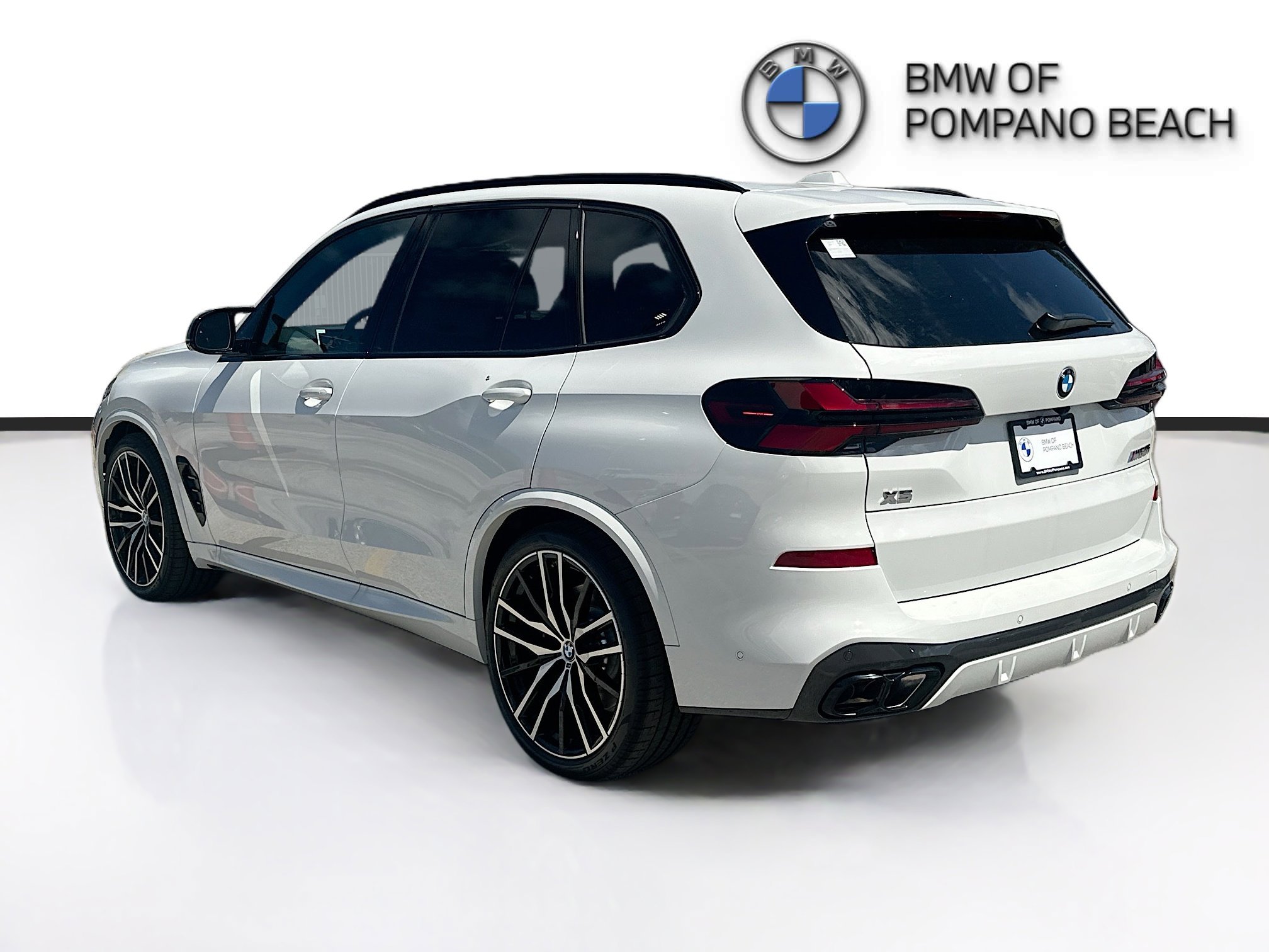 New 2026 Alpine White BMW M60i image 4