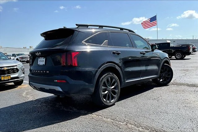 Used 2022 Black Kia X-Line EX image 4