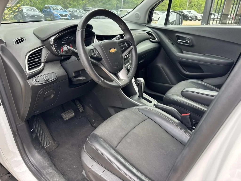 Used 2017 White Chevrolet LT image 17