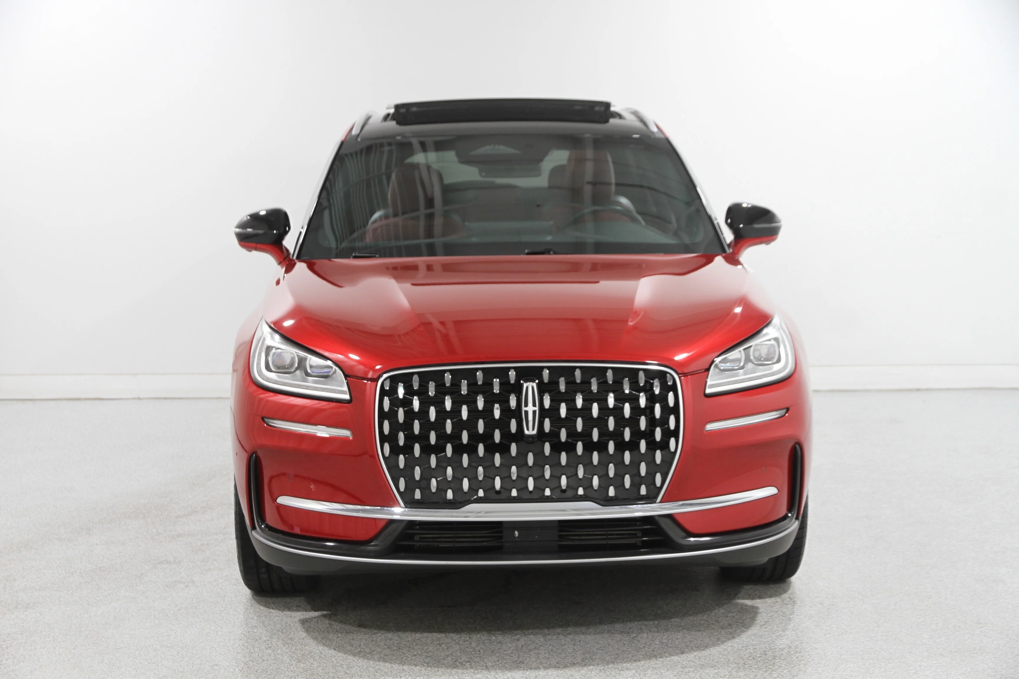 Used 2023 RED Lincoln Reserve image 2