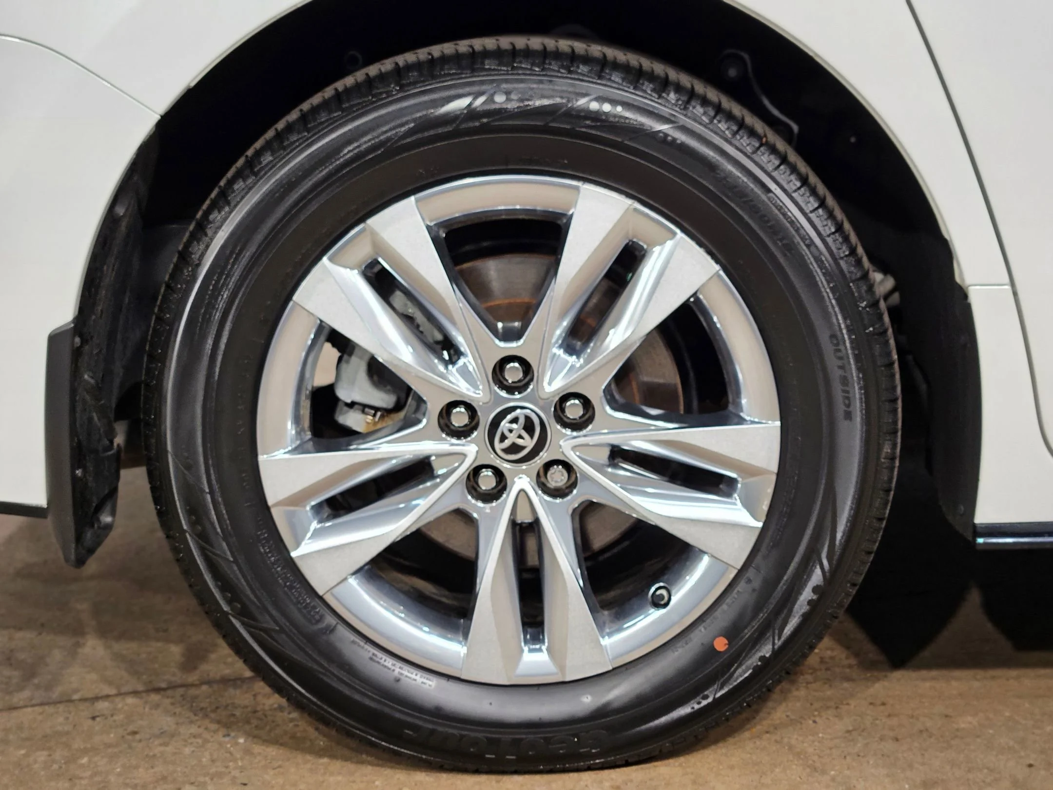 2024 Toyota Sienna Limited - Photo 17