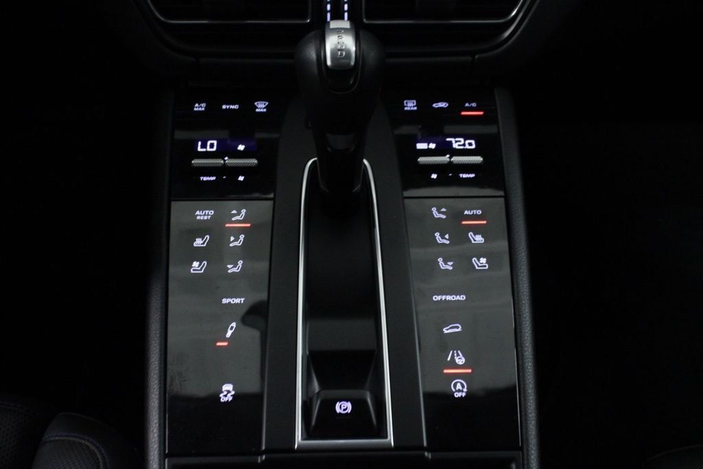 Used 2022  Porsche S image 31