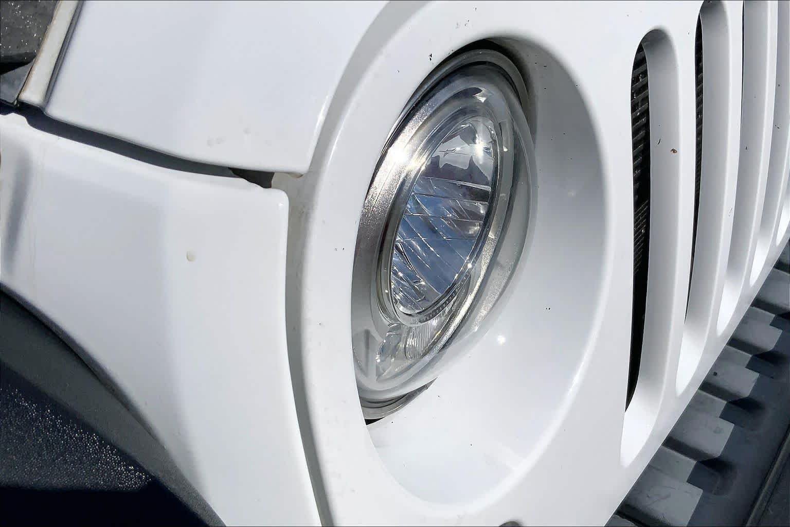 Used 2017 Bright White Clearcoat Jeep Sport image 26