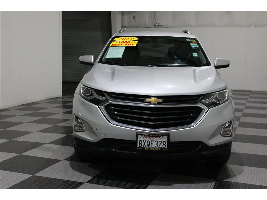 Used 2018 Silver Ice Metallic Chevrolet LT image 2