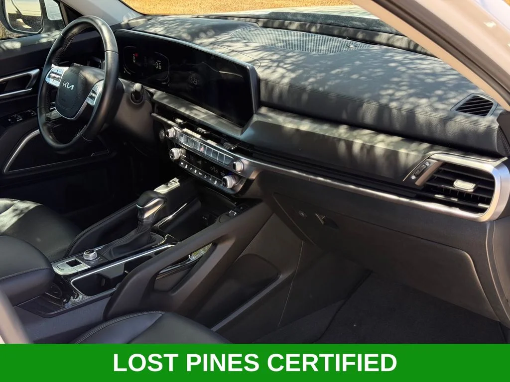 Used 2025 White Kia S image 25