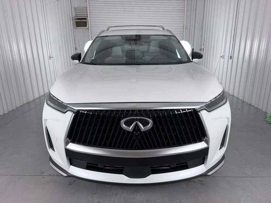 New 2027 RADIANT WHITE INFINITI Luxe FWD image 3