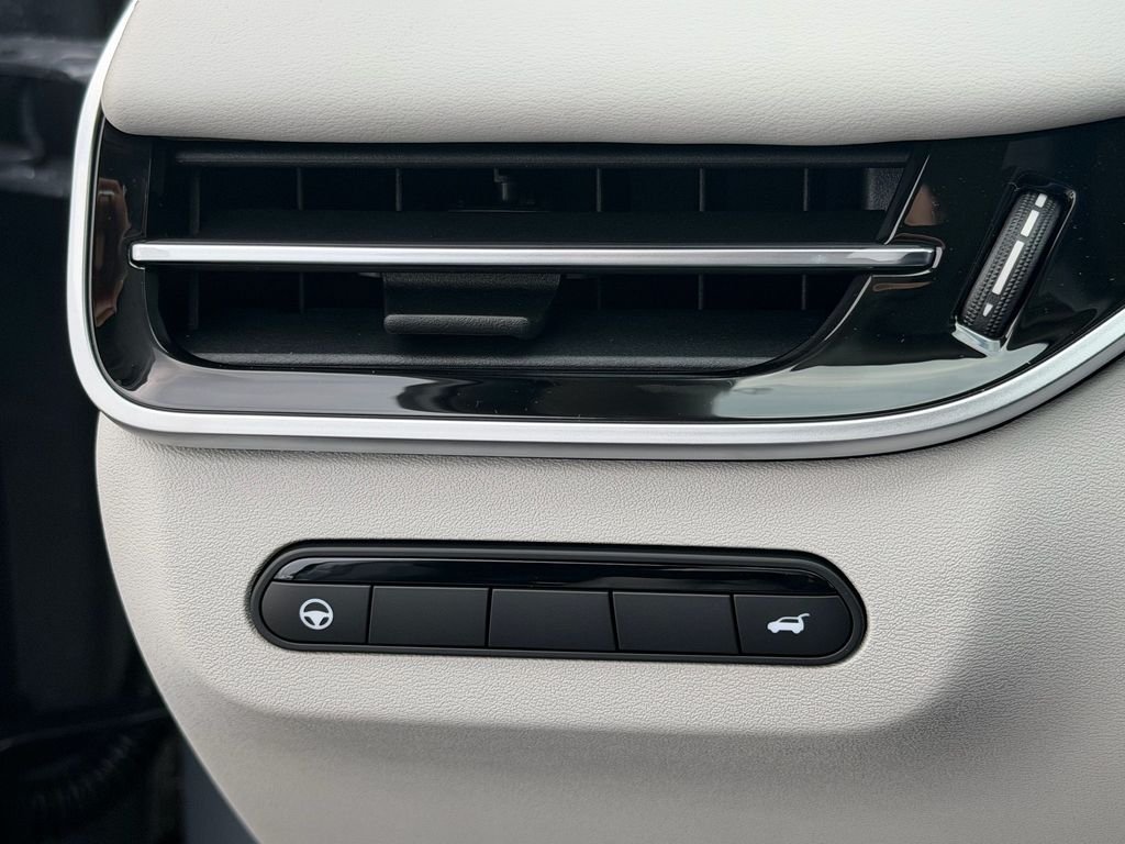 New 2027 HARBOR GRAY INFINITI Luxe FWD image 25