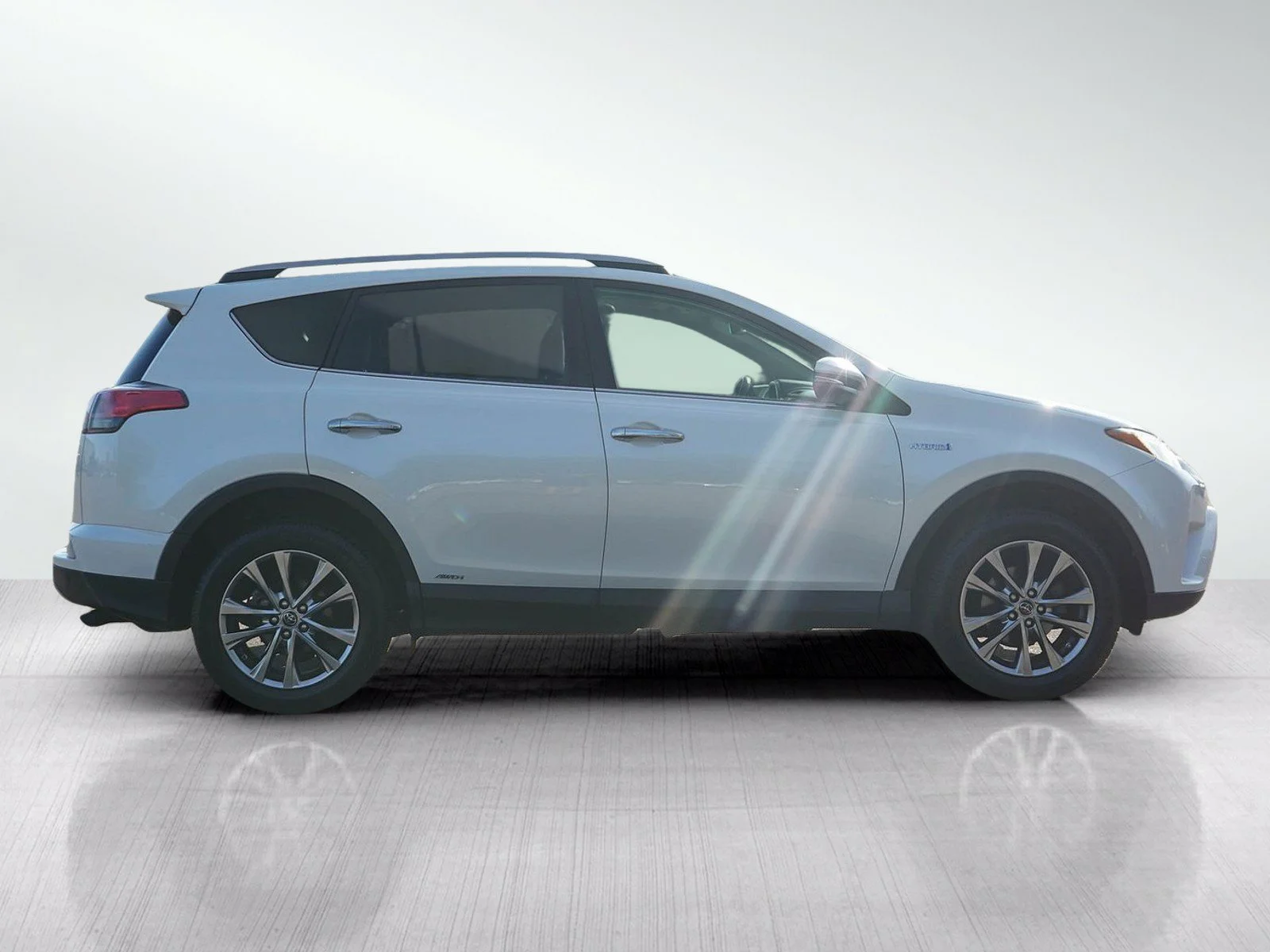 Used 2018 White Toyota 4D WAGON HYBRID LIMITED image 6