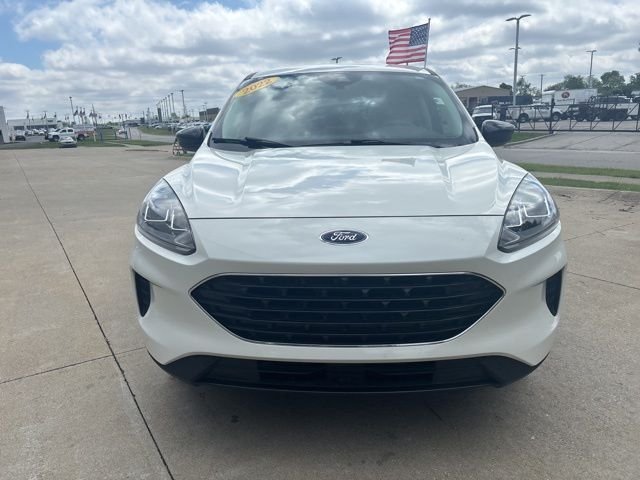 Used 2022 White Ford SE image 5