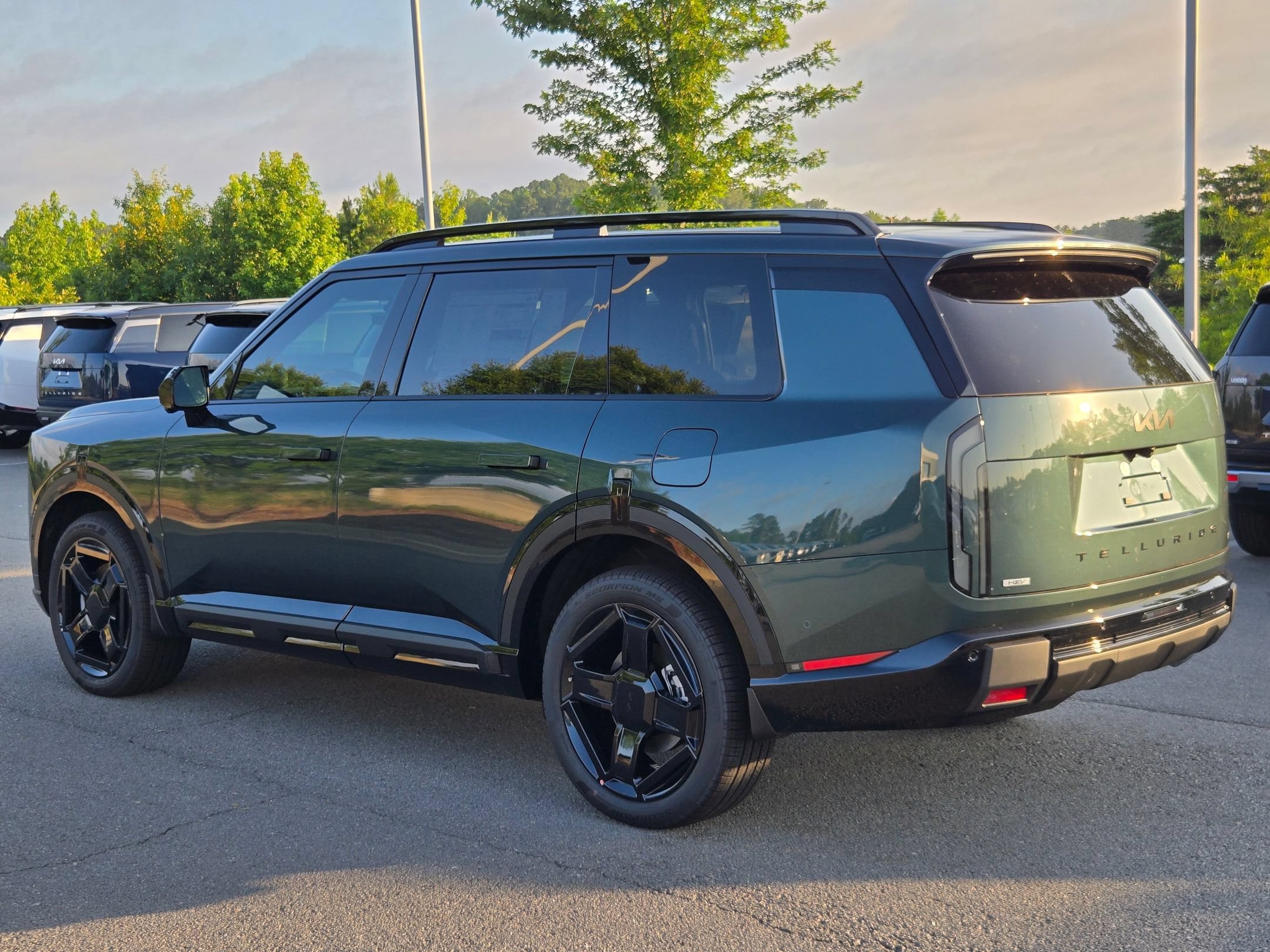 New 2027 Black Jade Green Kia X-Line SX image 5