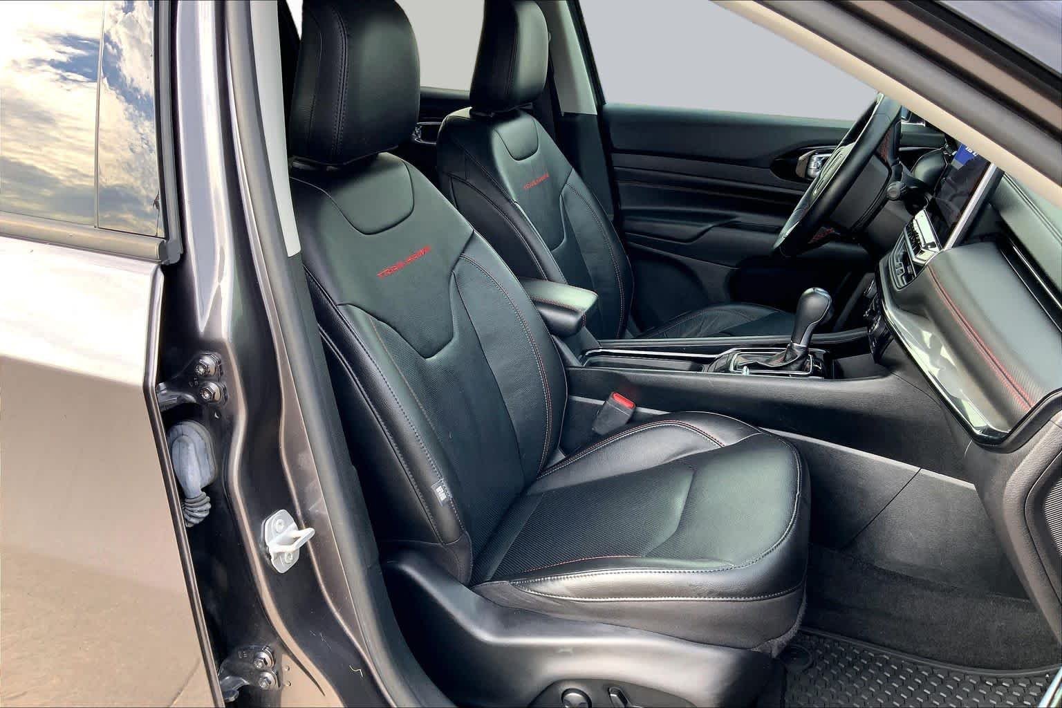 Used 2022 Granite Crystal Metallic Clearcoat Jeep Trailhawk image 7