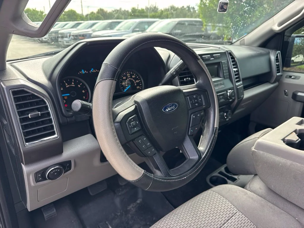 Used 2016 Shadow Black Ford XLT image 9