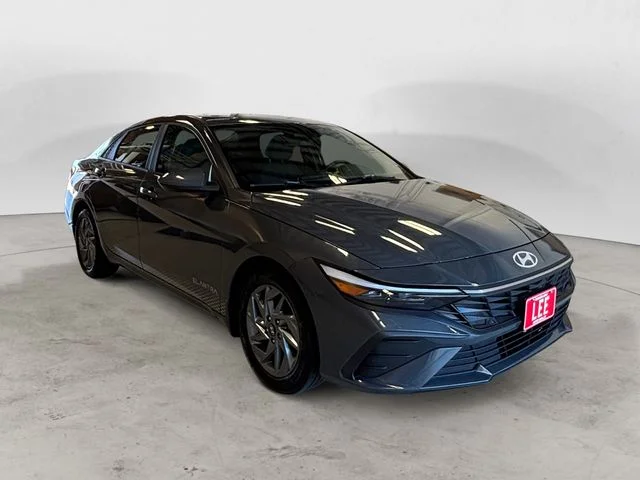 Used 2024 Gray Hyundai SEL image 8