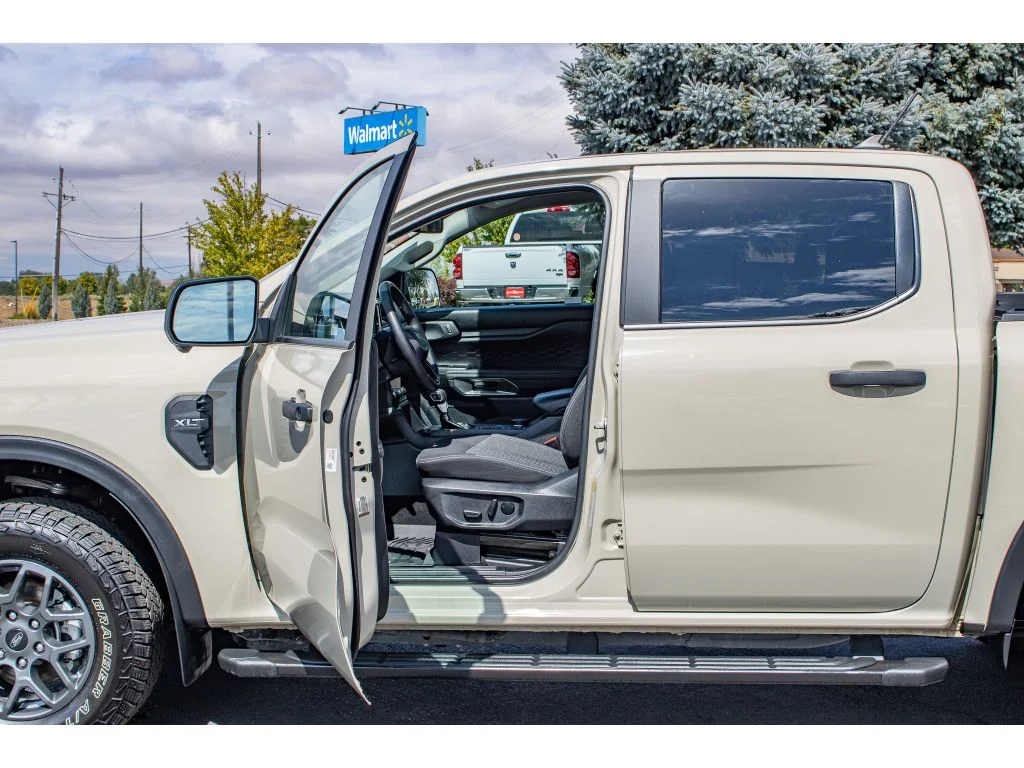 Used 2025 Desert Sand Ford XLT image 27