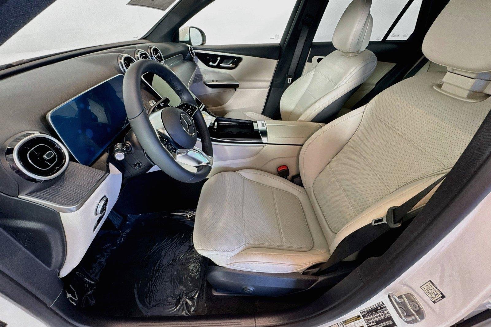 New 2026 Polar White Mercedes-Benz GLC 300 image 18