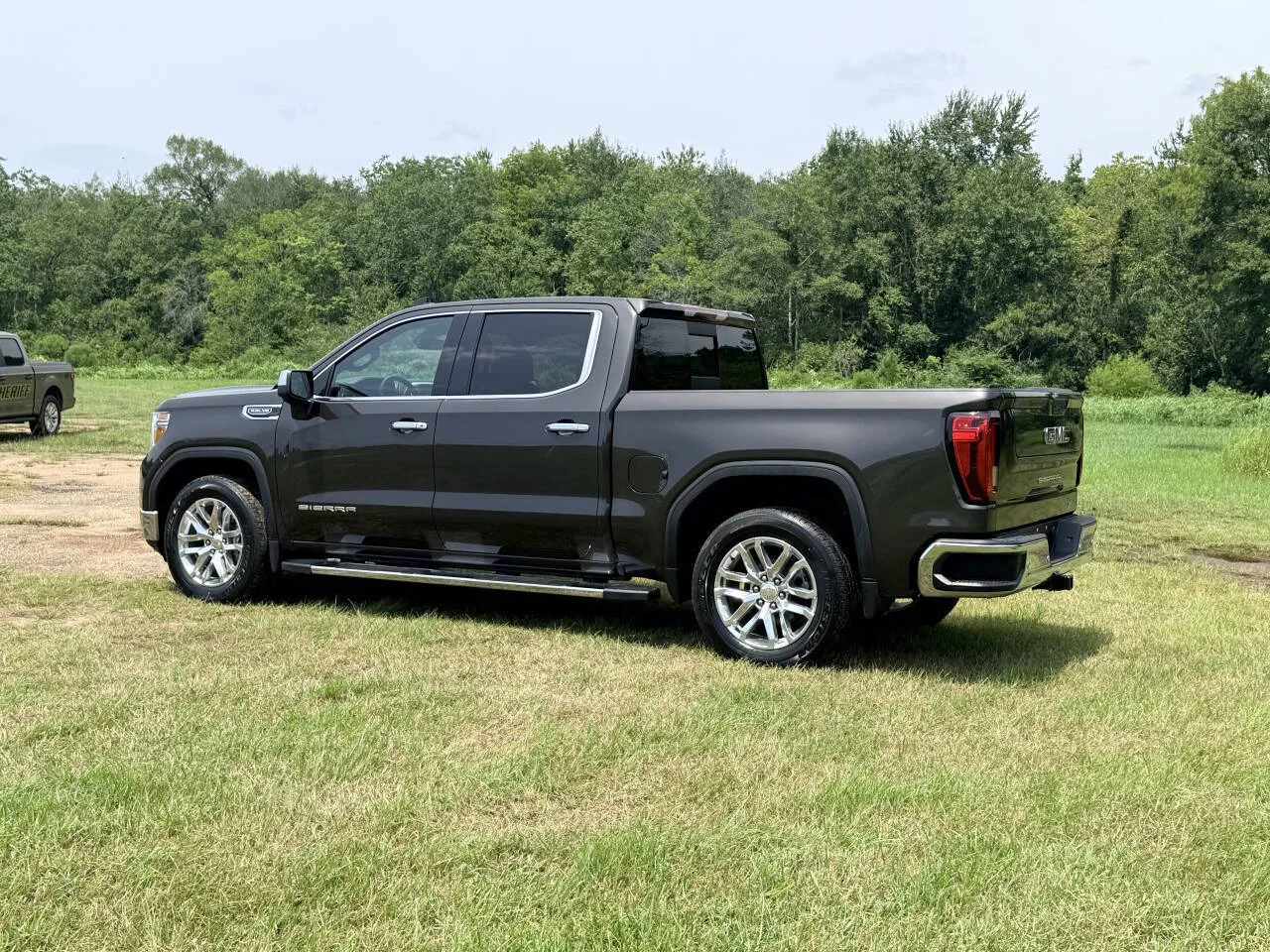 Used 2021 Pewter GMC SLT 4x2 4dr Crew Cab 5.8 ft. SB image 3