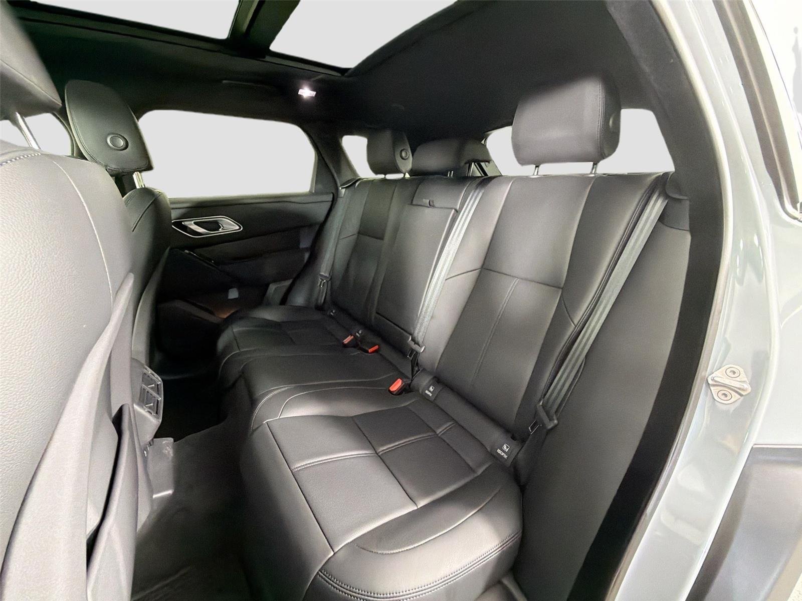 Used 2026 Arroios Grey Land Rover Dynamic SE image 24