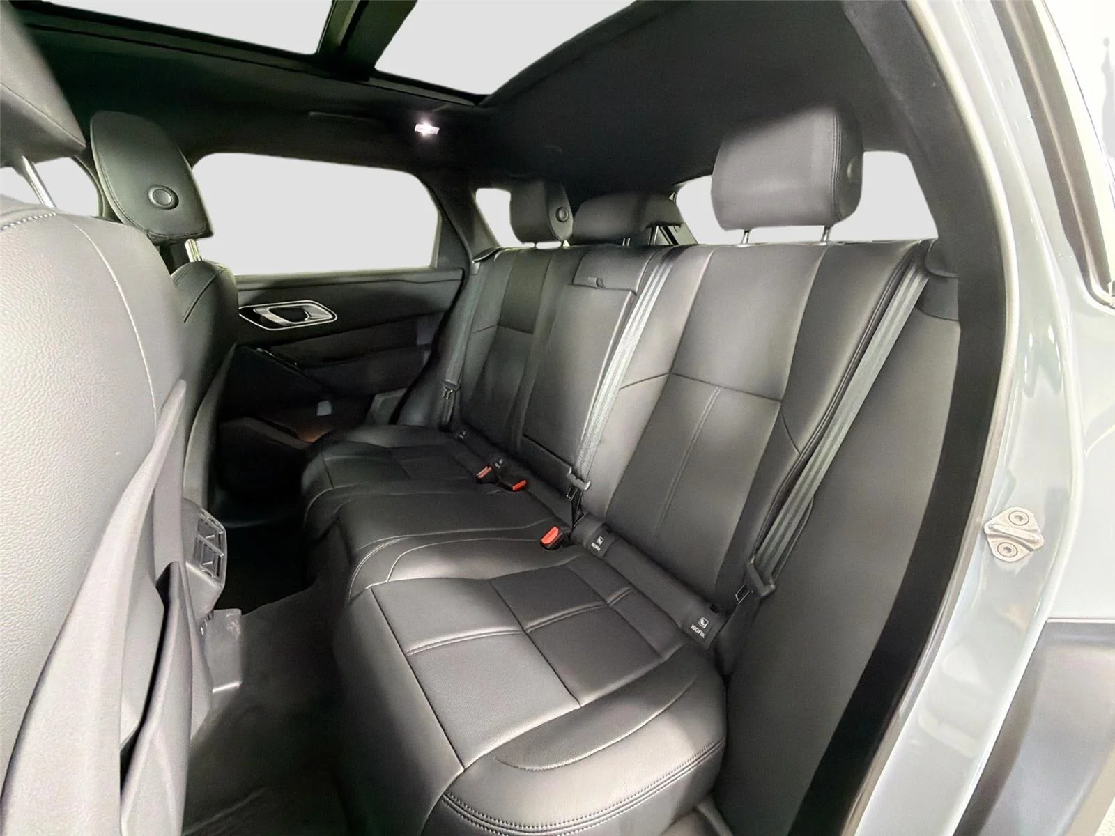 Used 2026 Arroios Grey Land Rover Dynamic SE image 24