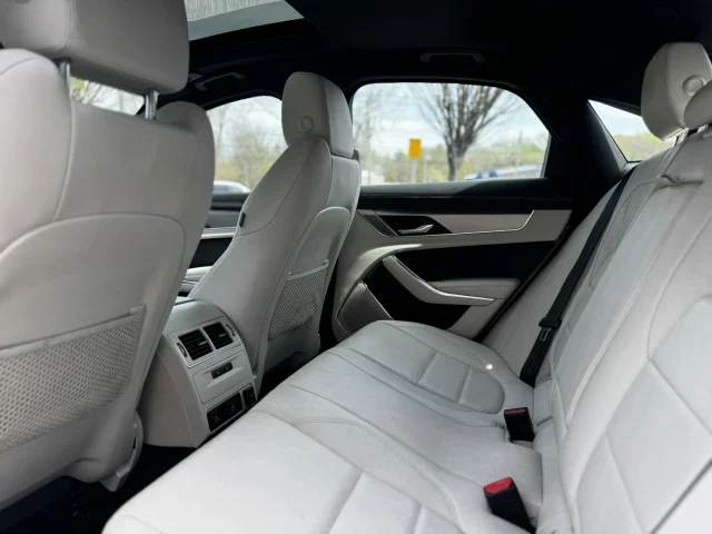 2024 Jaguar XF R-Dynamic SE - Photo 11