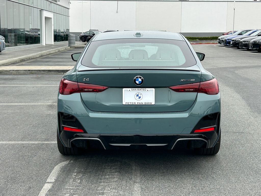 New 2026 Cape York Green Metallic BMW xDrive40 image 4