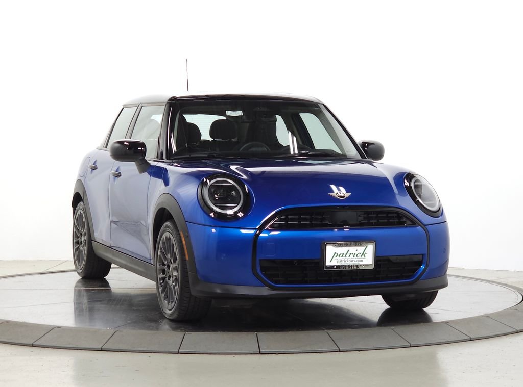 2025 MINI Hardtop Cooper Signature's photo