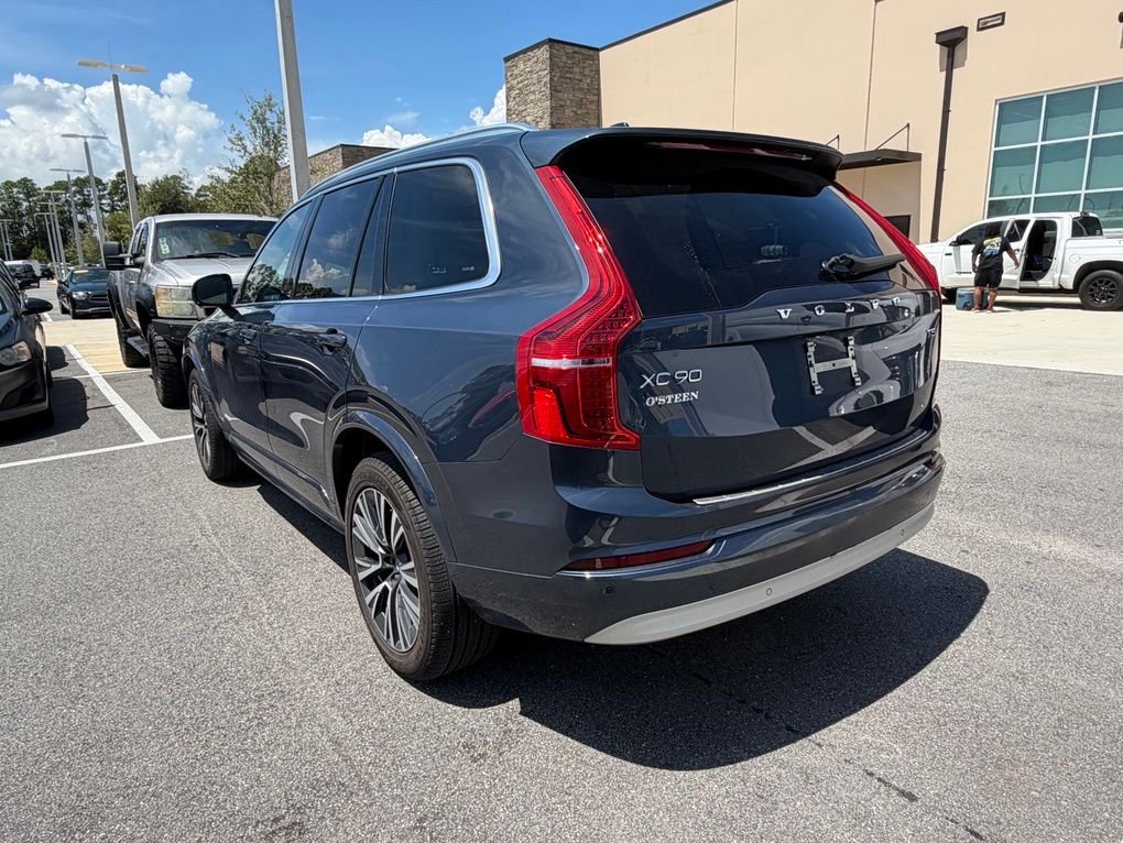 Used 2022 Blue Volvo T5 Momentum image 3