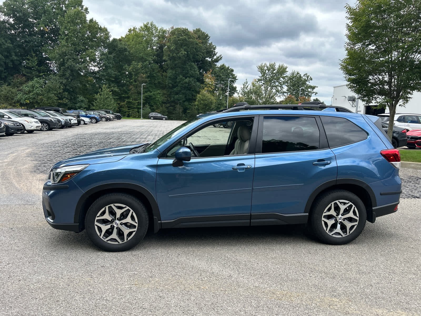 Used 2021 Horizon Blue Pearl Subaru Premium image 3