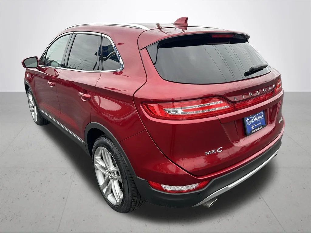 Used 2015 Red Lincoln Base image 9