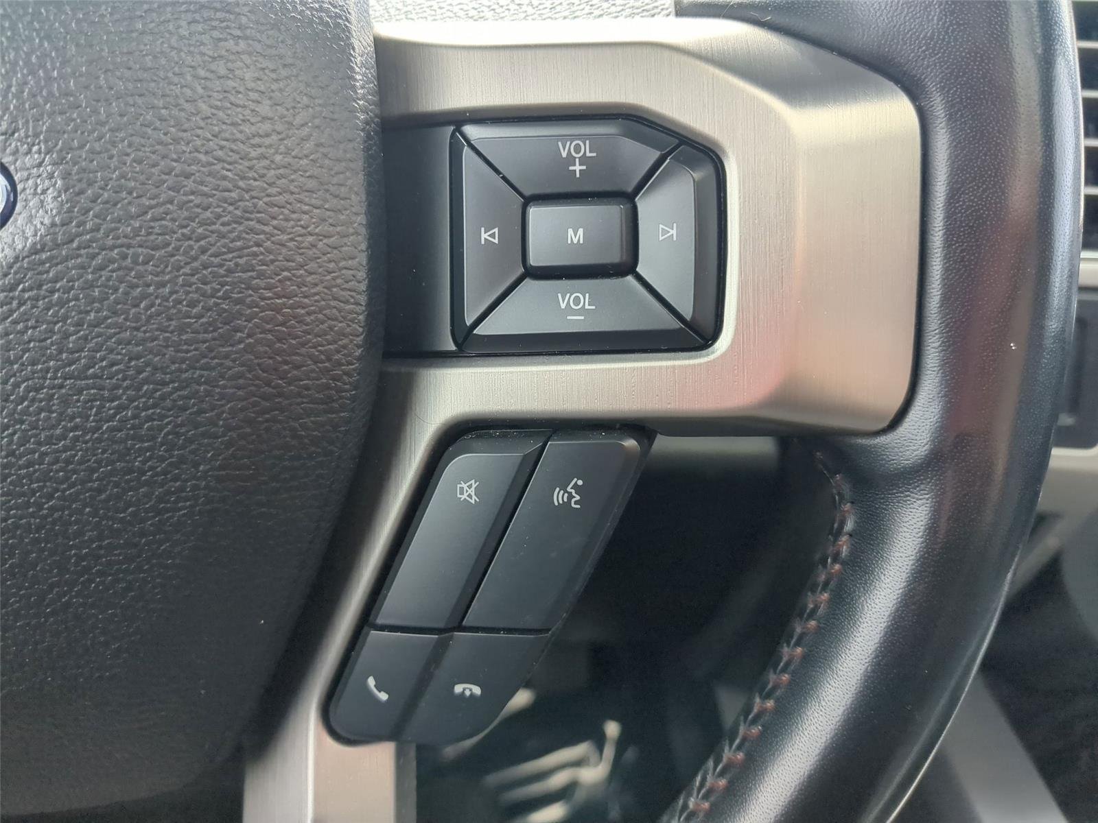 Used 2019 White Platinum Metallic Tri-Coat Ford Platinum image 17